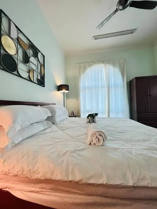 Spacious Private Pool Villa With Ktv + Outdoor Cinema !! - Just 5 Mins From Beach. Batu Ferringhi