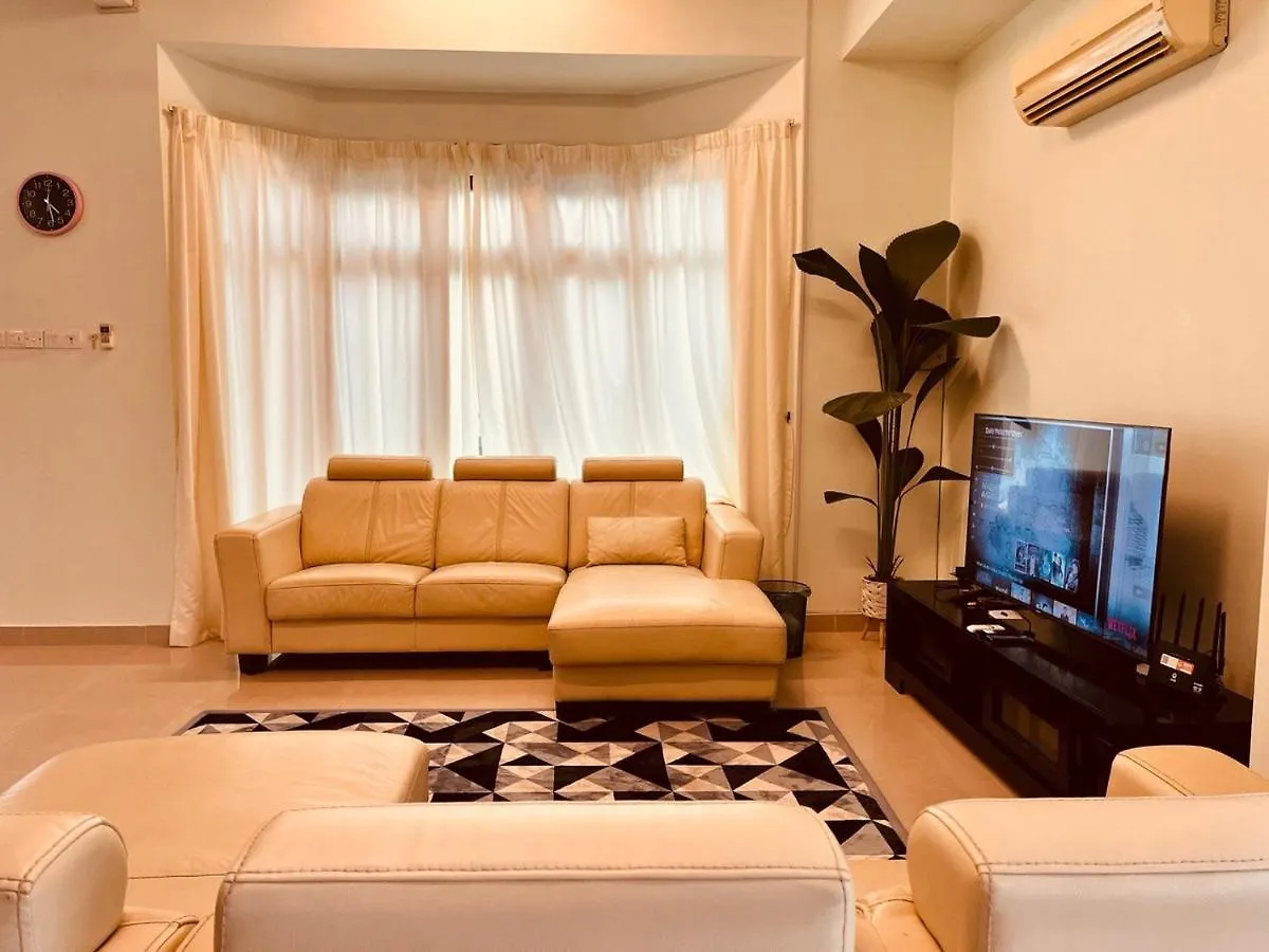 Spacious Private Pool Villa With Ktv + Outdoor Cinema !! - Just 5 Mins From Beach. Batu Ferringhi Malaysia