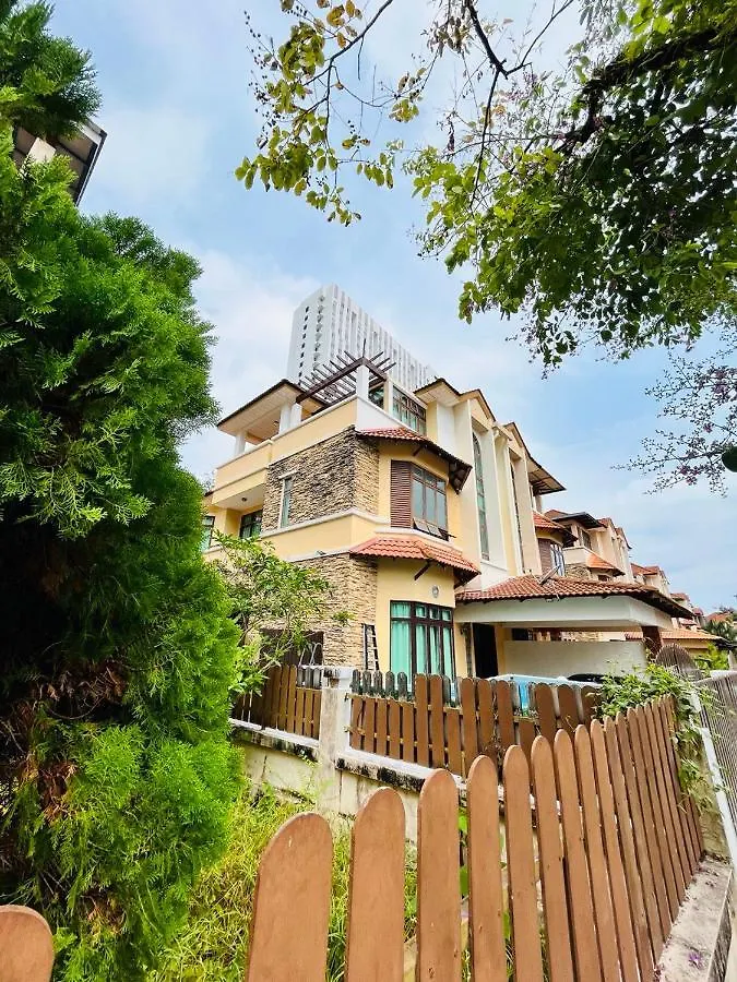 Spacious Private Pool Villa With Ktv + Outdoor Cinema !! - Just 5 Mins From Beach. Batu Ferringhi Malaysia