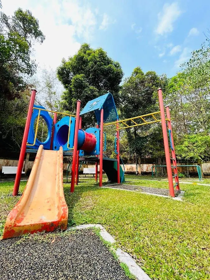 Spacious Private Pool Villa With Ktv + Outdoor Cinema !! - Just 5 Mins From Beach. Batu Ferringhi
