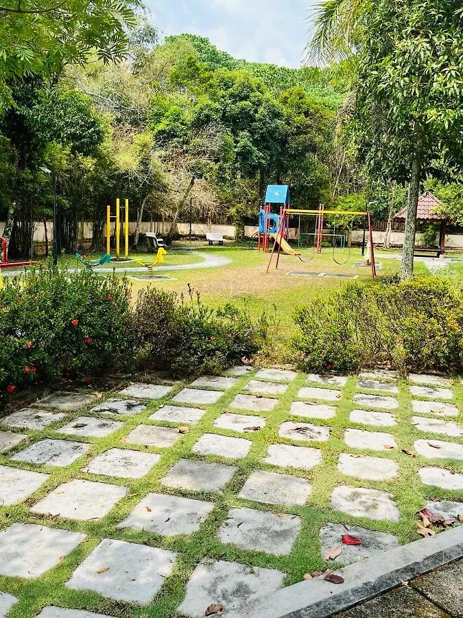 Spacious Private Pool Villa With Ktv + Outdoor Cinema !! - Just 5 Mins From Beach. Batu Ferringhi