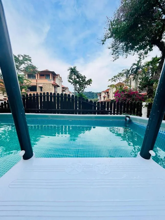 Spacious Private Pool Villa With Ktv + Outdoor Cinema !! - Just 5 Mins From Beach. Batu Ferringhi