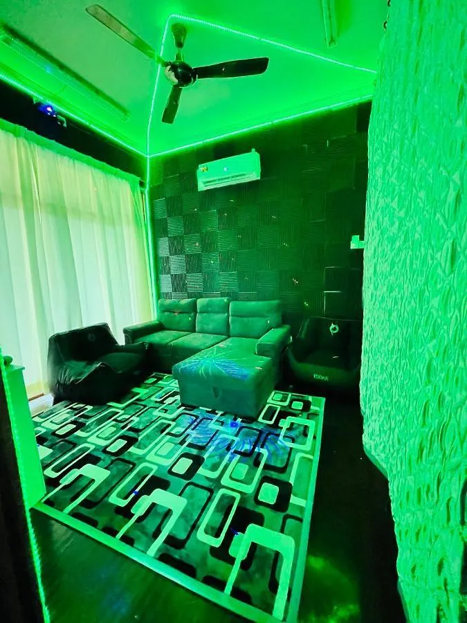 Spacious Private Pool Villa With Ktv + Outdoor Cinema !! - Just 5 Mins From Beach. Batu Ferringhi Malaysia