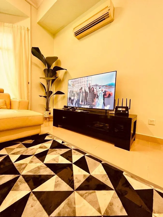 Spacious Private Pool Villa With Ktv + Outdoor Cinema !! - Just 5 Mins From Beach. Batu Ferringhi