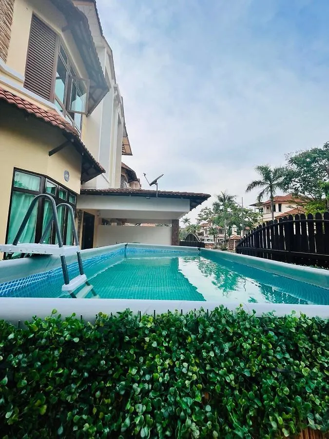 Spacious Private Pool Villa With Ktv + Outdoor Cinema !! - Just 5 Mins From Beach. Batu Ferringhi
